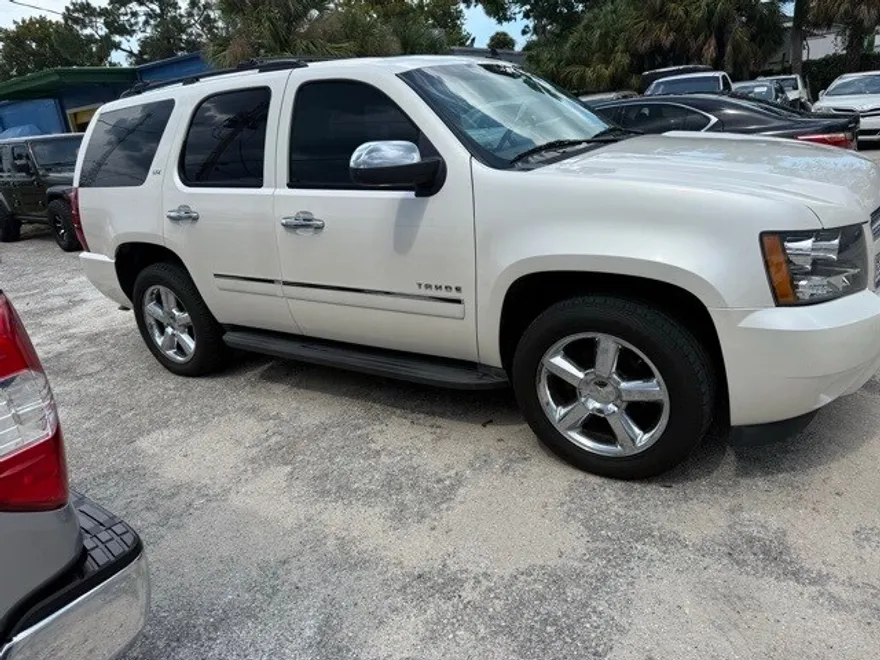 2011 Chevrolet Tahoe LTZ photo 1