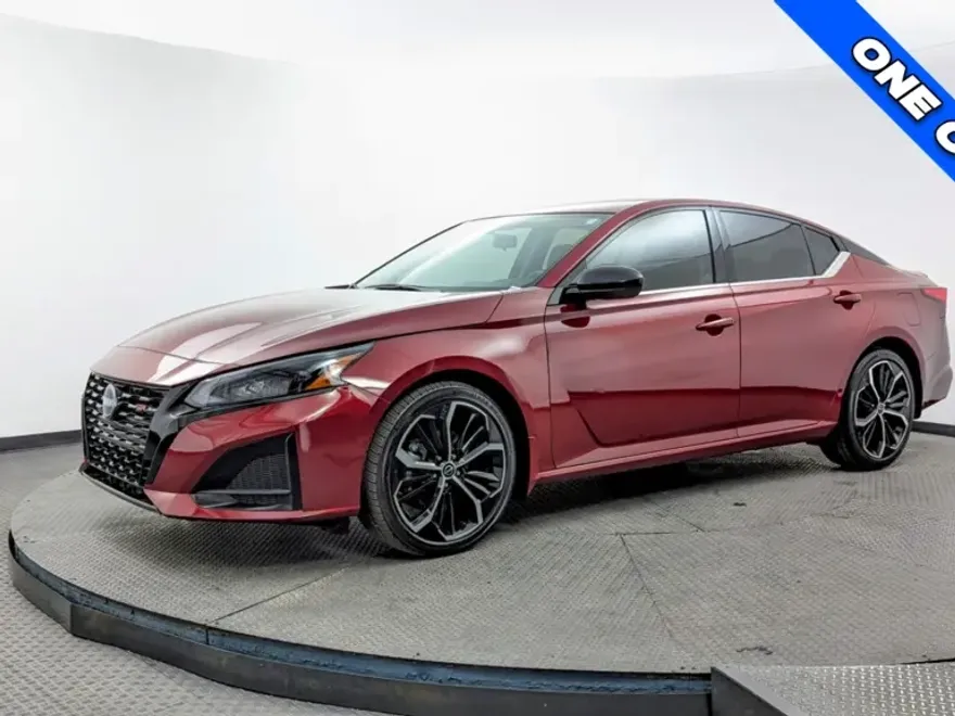 2023 Nissan Altima 2.5 SR photo 1