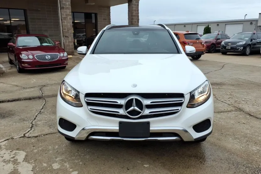 2017 Mercedes Benz GLC 300 4MATIC photo 1