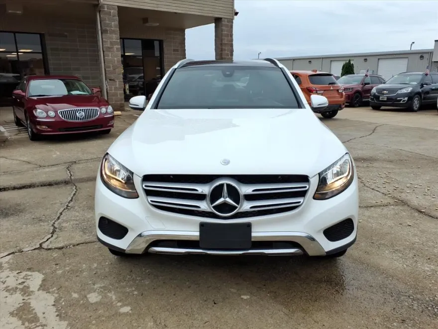 2017 Mercedes Benz GLC 300 4MATIC photo 1