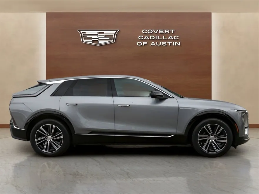 2024 Cadillac Lyriq Luxury photo 1