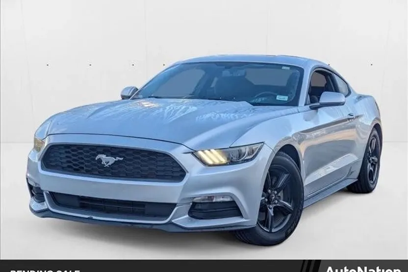 2017 Ford Mustang V6 photo 1