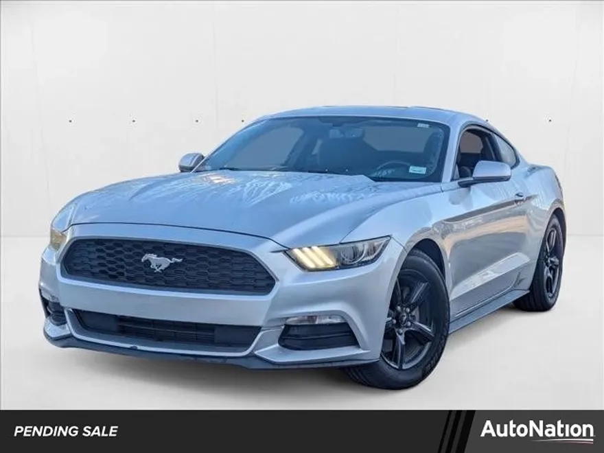 2017 Ford Mustang V6 photo 1