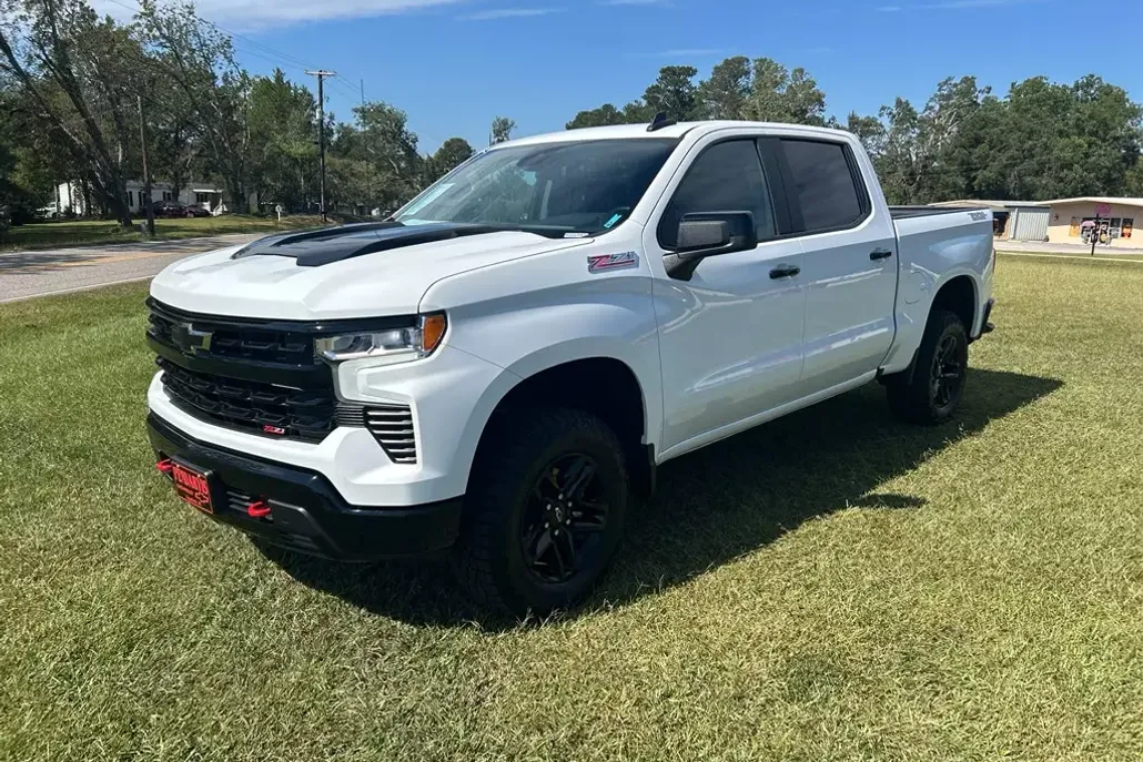 2024 Chevrolet Silverado 1500 LT Trail Boss photo 1