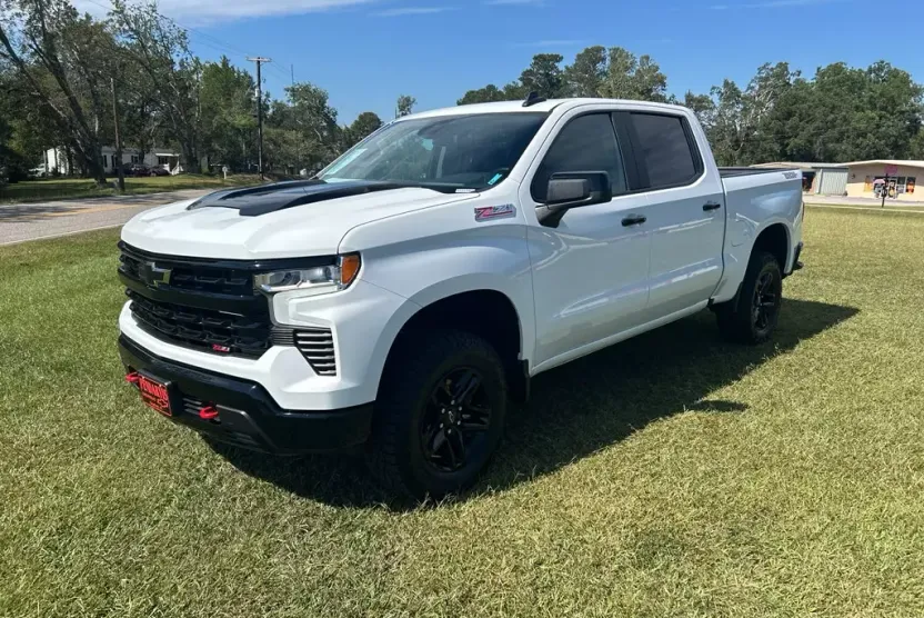 2024 Chevrolet Silverado 1500 LT Trail Boss photo 1