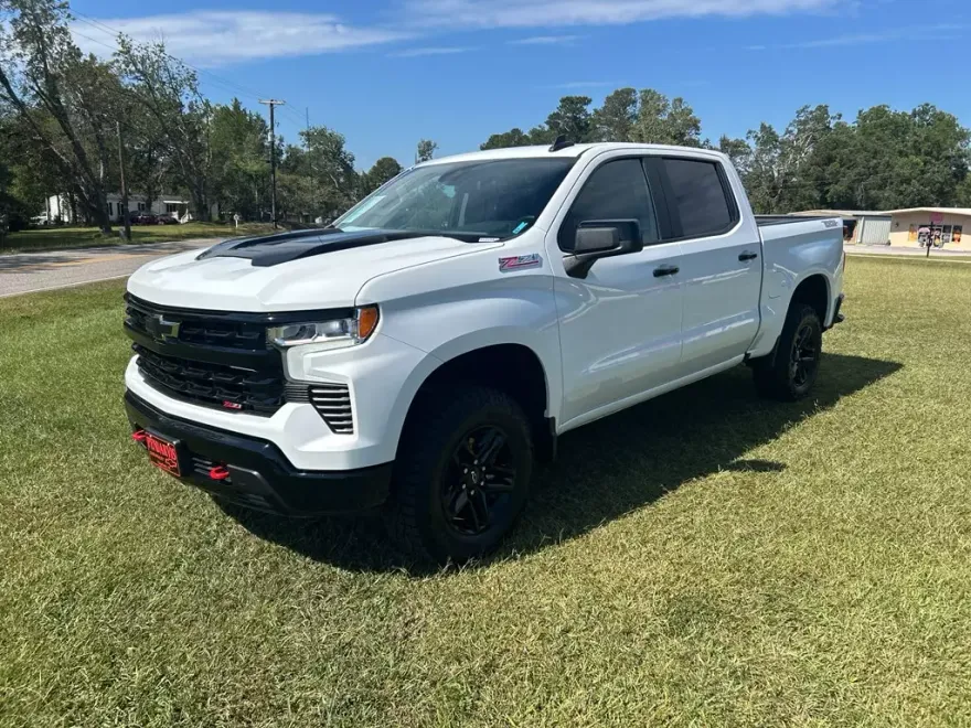 2024 Chevrolet Silverado 1500 LT Trail Boss photo 1