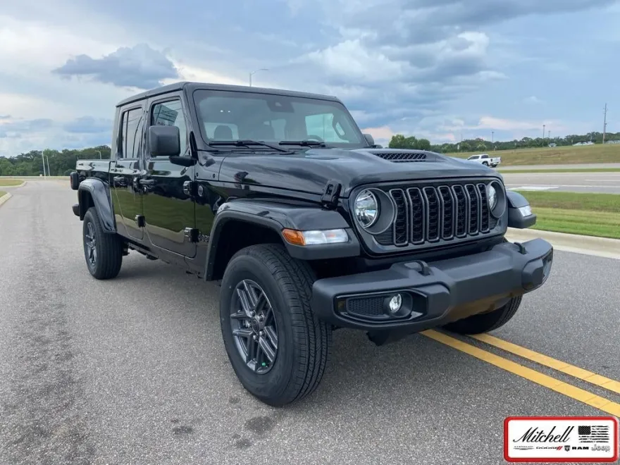 2025 Jeep Gladiator Sport S photo 1