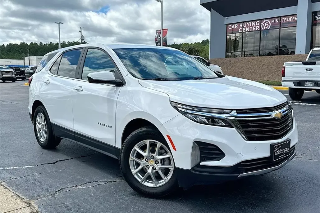2024 Chevrolet Equinox LT photo 1