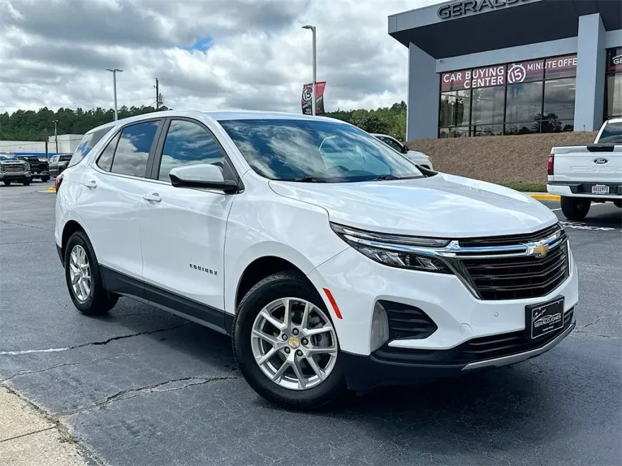 2024 Chevrolet Equinox LT photo 1