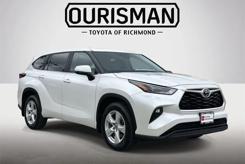 2023 Toyota Highlander LE photo 1