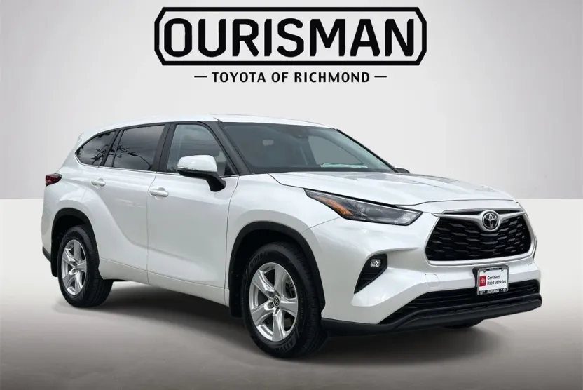 2023 Toyota Highlander LE photo 1