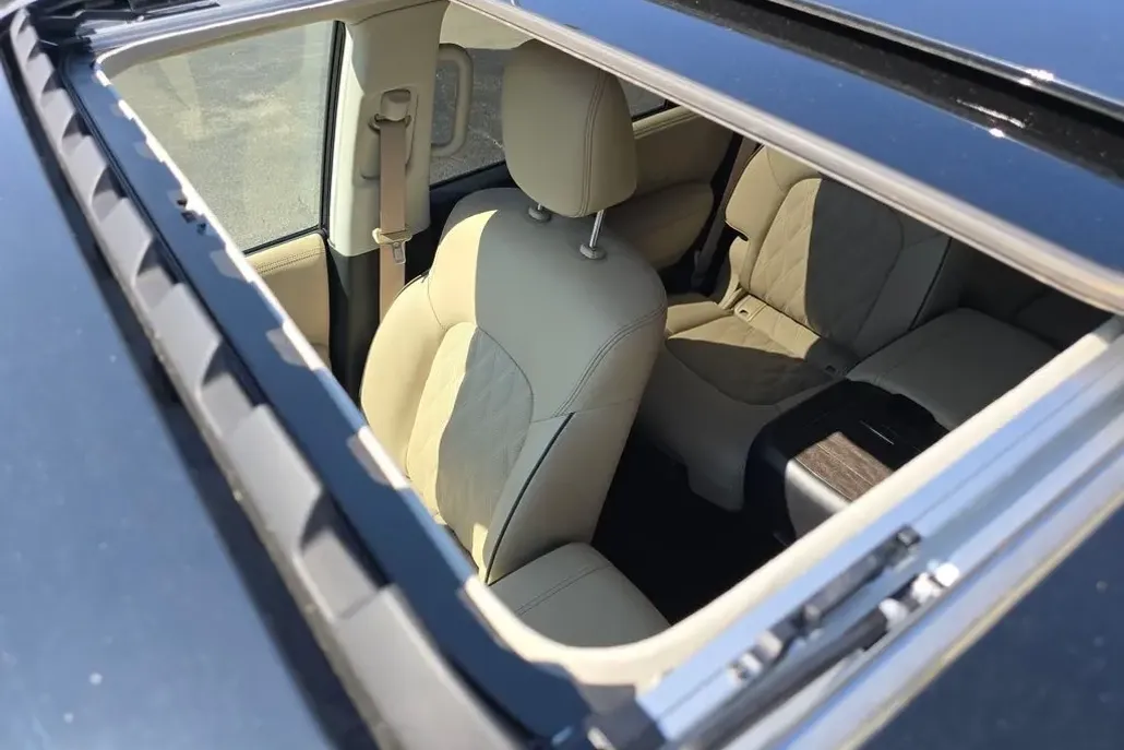 2024 Nissan Armada Platinum photo 1