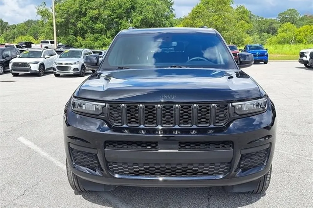 2024 Jeep Grand Cherokee Laredo photo 1