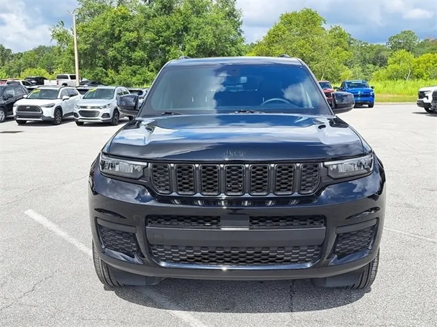 2024 Jeep Grand Cherokee Laredo photo 1