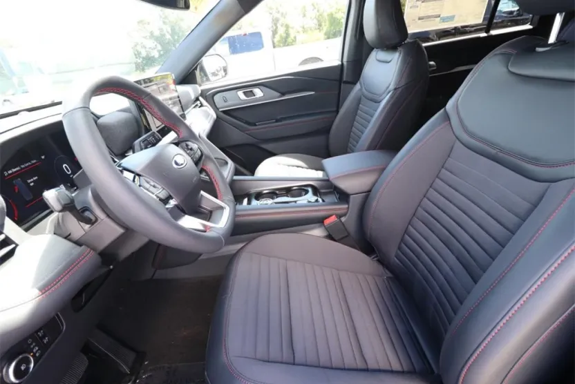 2025 Ford Explorer ST-Line photo 1
