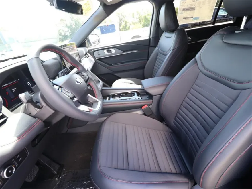 2025 Ford Explorer ST-Line photo 1