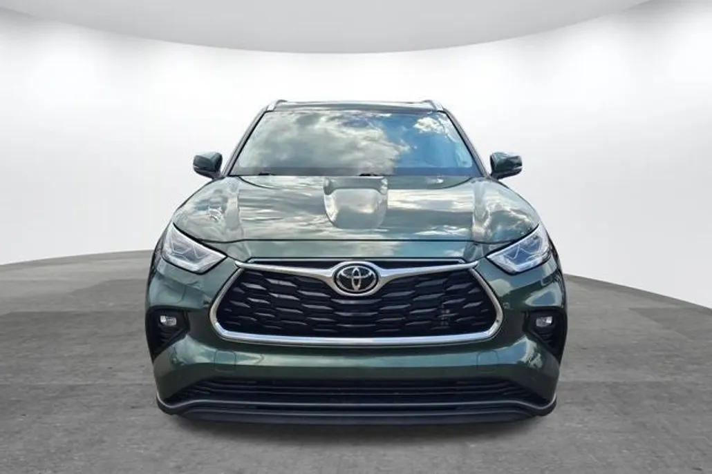 2023 Toyota Highlander Limited photo 1