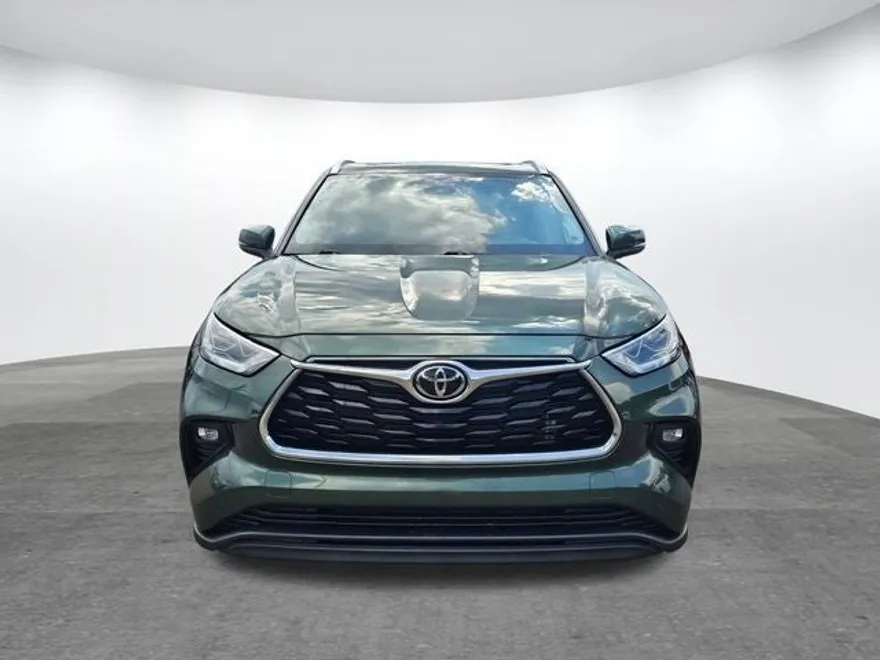 2023 Toyota Highlander Limited photo 1