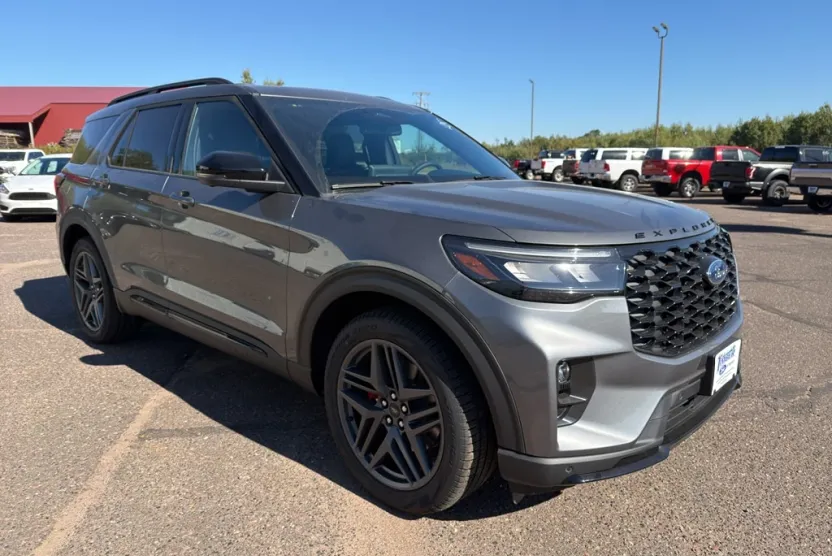 2025 Ford Explorer ST photo 1