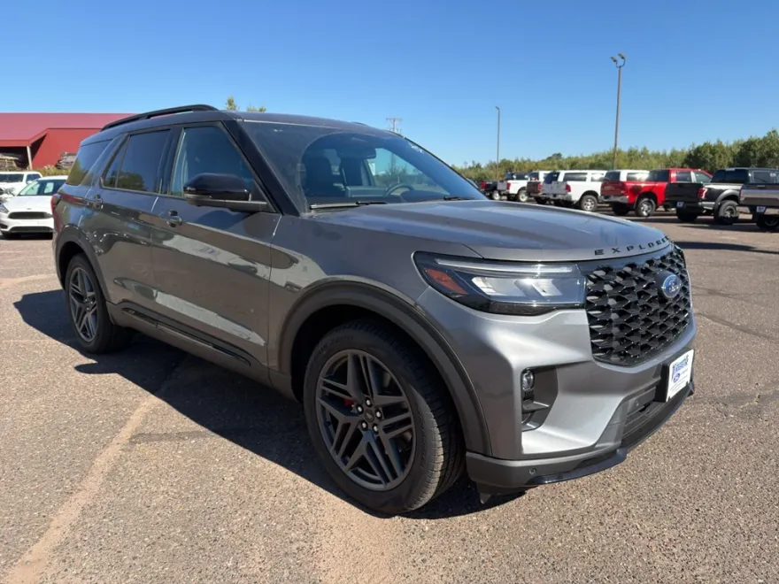 2025 Ford Explorer ST photo 1