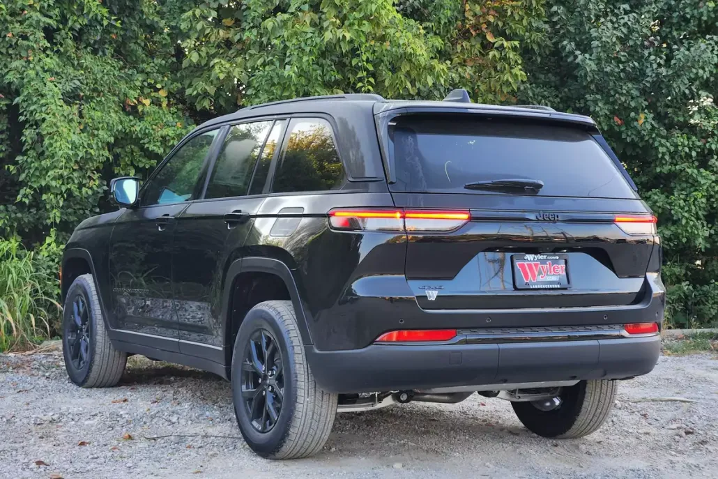 2025 Jeep Grand Cherokee Altitude photo 1