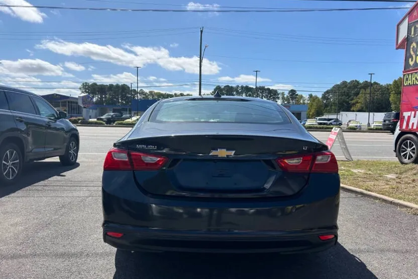 2016 Chevrolet Malibu 1LT photo 1