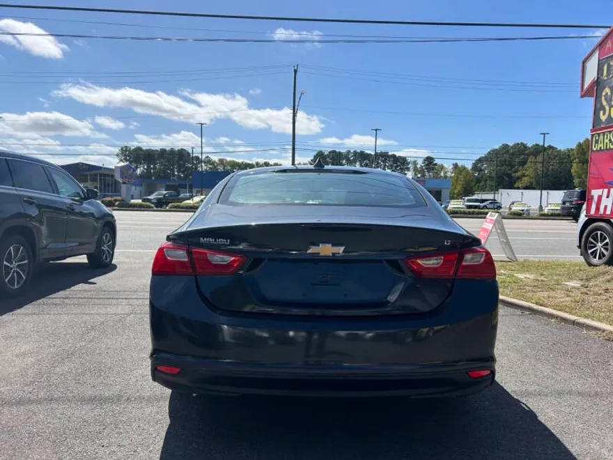 2016 Chevrolet Malibu 1LT photo 1
