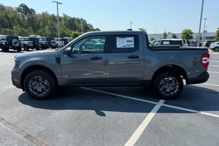 2025 Ford Maverick XLT photo 1