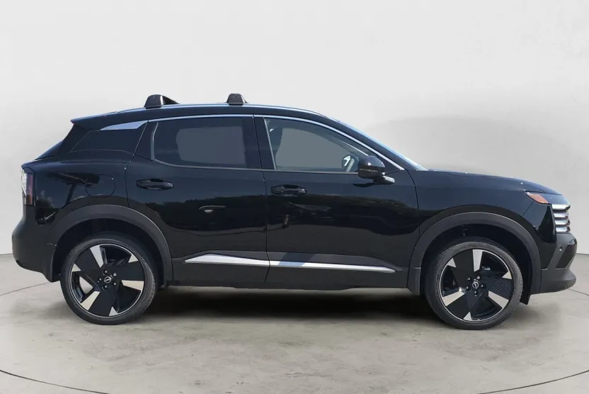 2026 Nissan Kicks SR photo 1