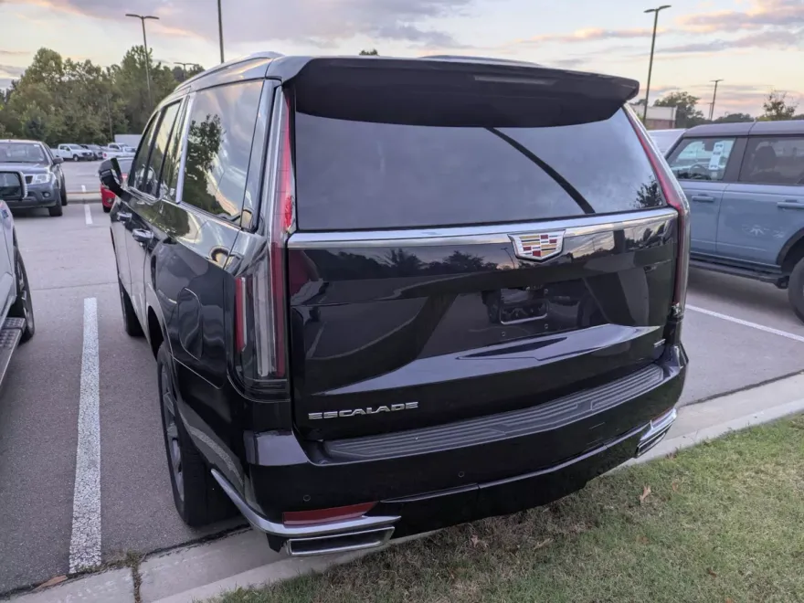 2023 Cadillac Escalade Premium Luxury Platinum photo 1