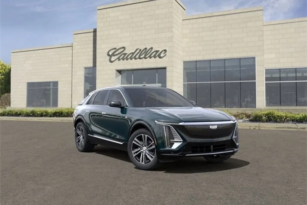 2025 Cadillac Lyriq Luxury photo 1