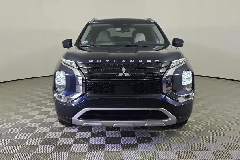 2022 Mitsubishi Outlander SEL photo 1