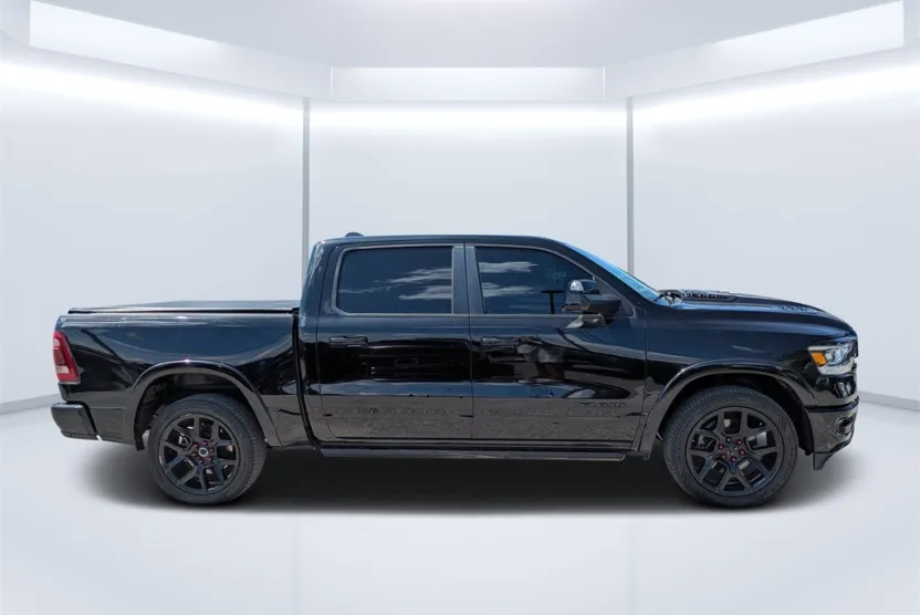 2019 Ram 1500 Laramie photo 1