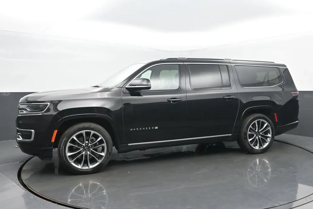 2024 Jeep Wagoneer L Series III photo 1
