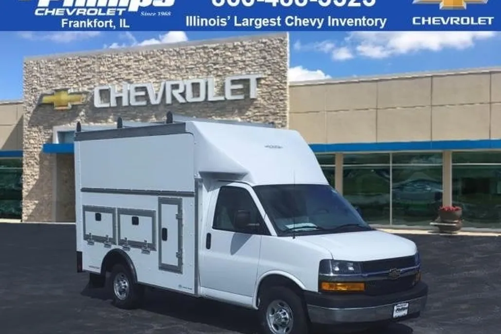 2025 Chevrolet Express 3500 Cutaway Van photo 1