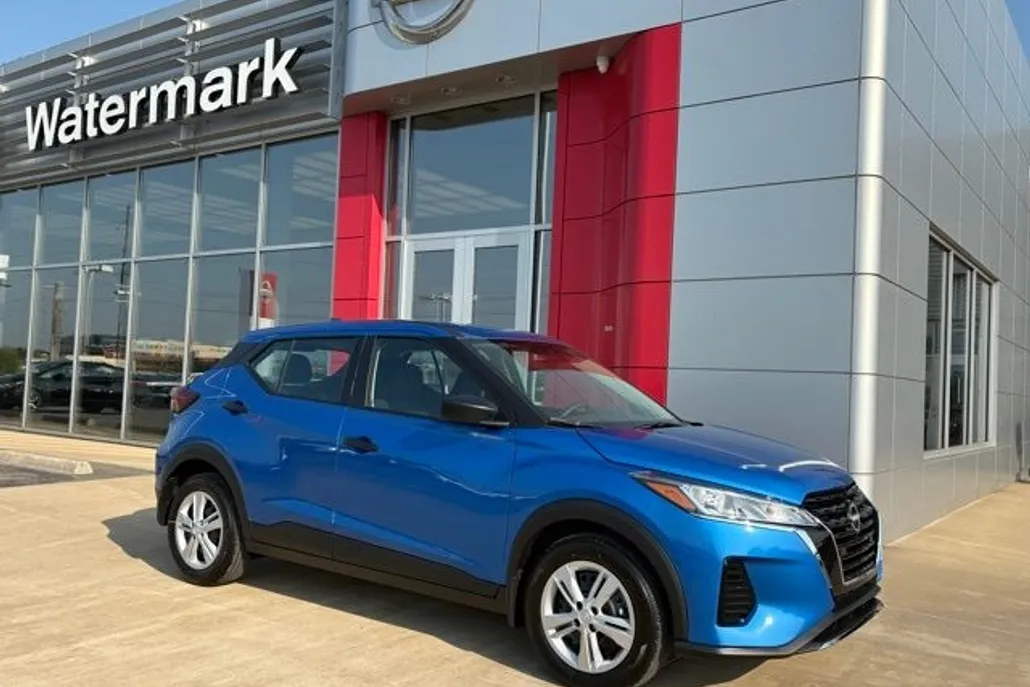 2025 Nissan Kicks Play S photo 1