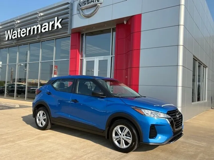 2025 Nissan Kicks Play S photo 1