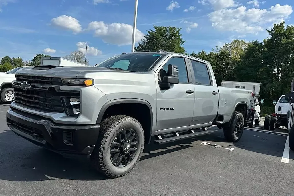 2026 Chevrolet Silverado 2500HD Custom photo 1
