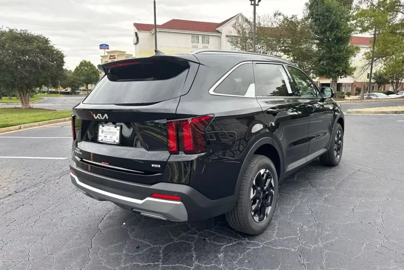 2026 Kia Sorento S photo 1