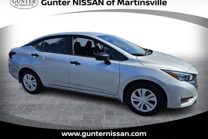 2025 Nissan Versa 1.6 S photo 1