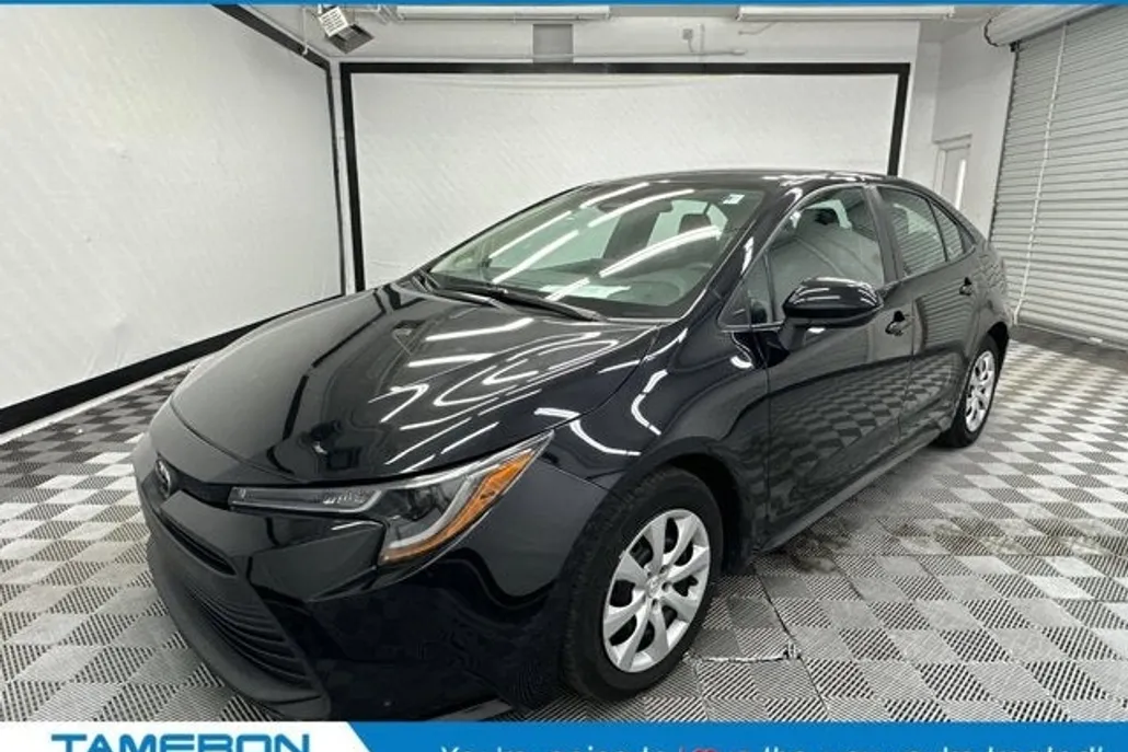 2024 Toyota Corolla LE photo 1