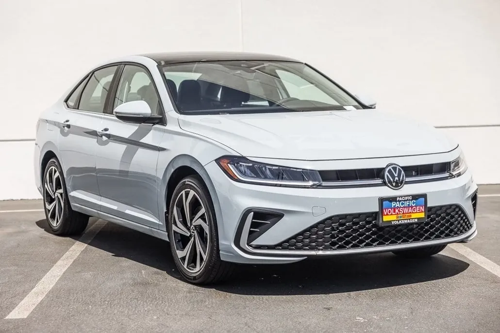 2025 Volkswagen Jetta 1.5T SEL photo 1
