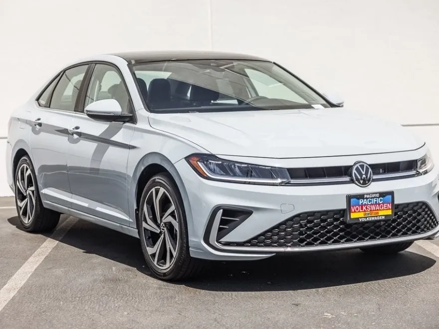 2025 Volkswagen Jetta 1.5T SEL photo 1