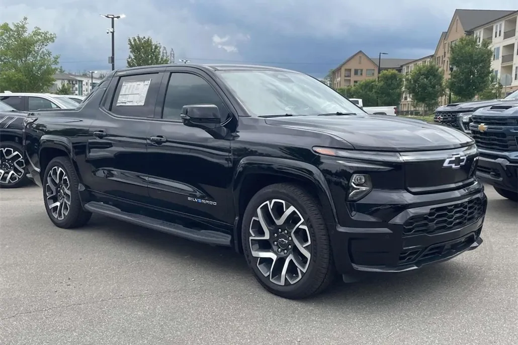 2024 Chevrolet Silverado EV RST photo 1