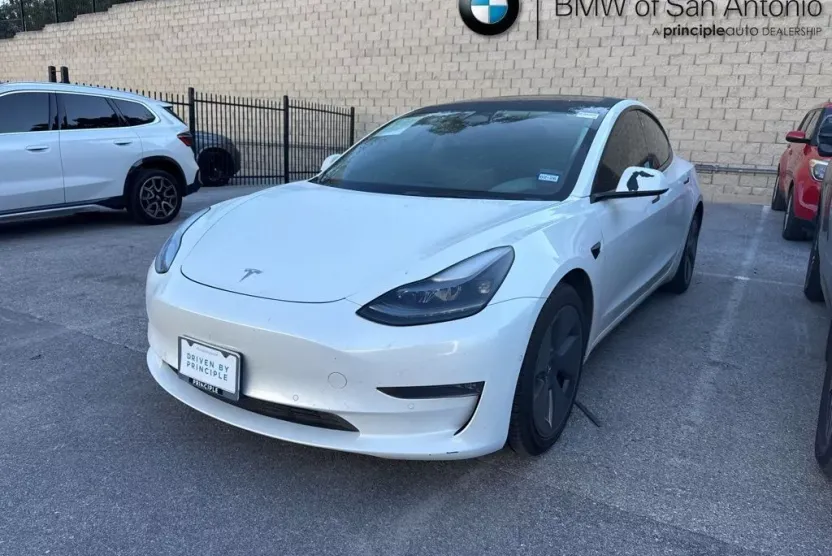 2022 Tesla Model 3 Long Range photo 1
