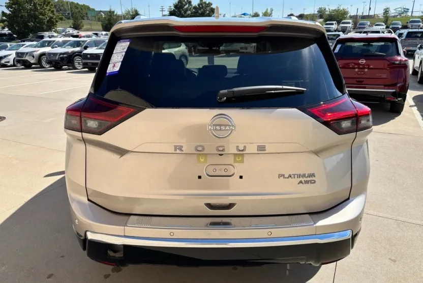 2026 Nissan Rogue Platinum photo 1