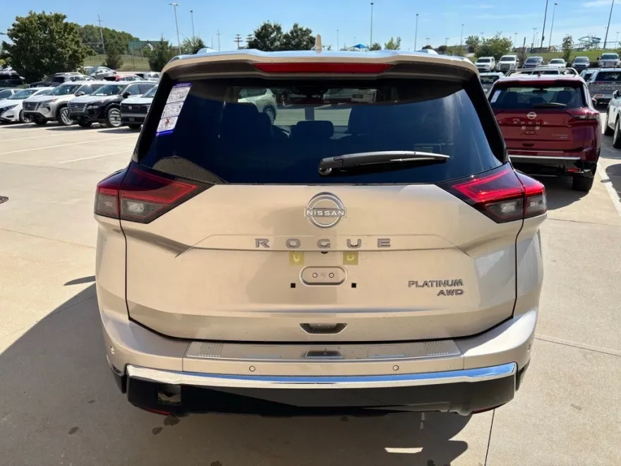 2026 Nissan Rogue Platinum photo 1