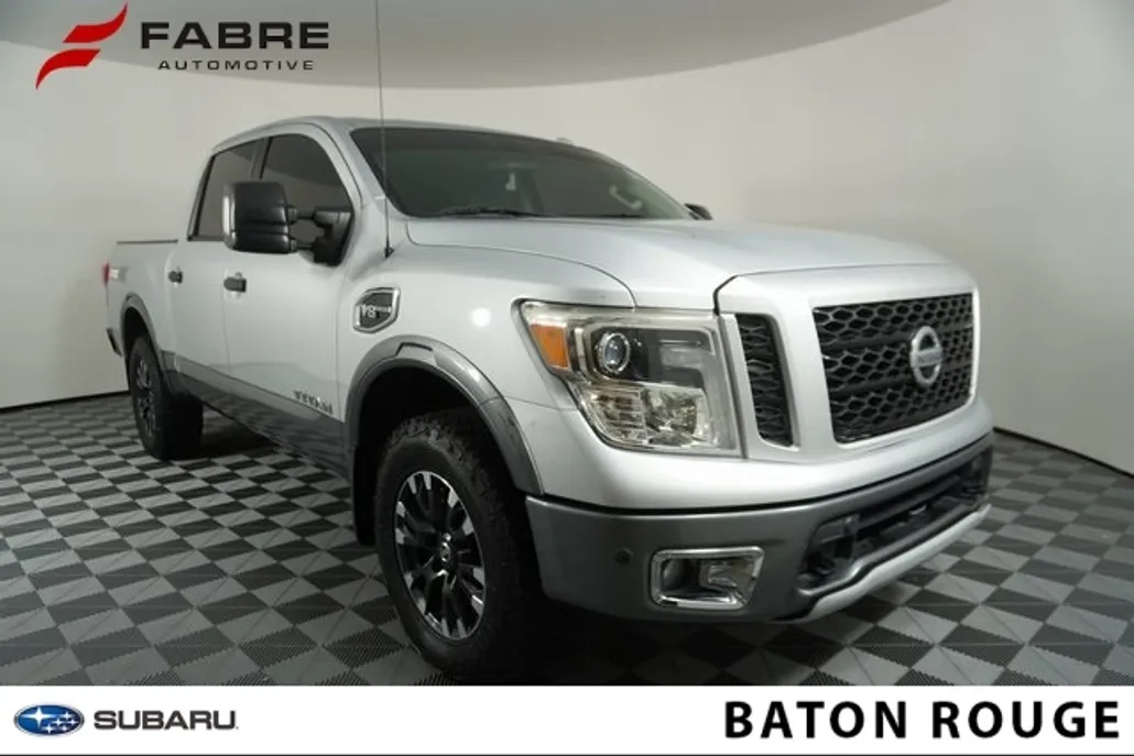 2017 Nissan Titan PRO-4X photo 1