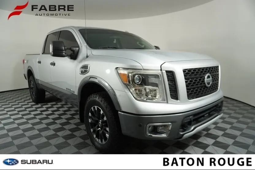 2017 Nissan Titan PRO-4X photo 1
