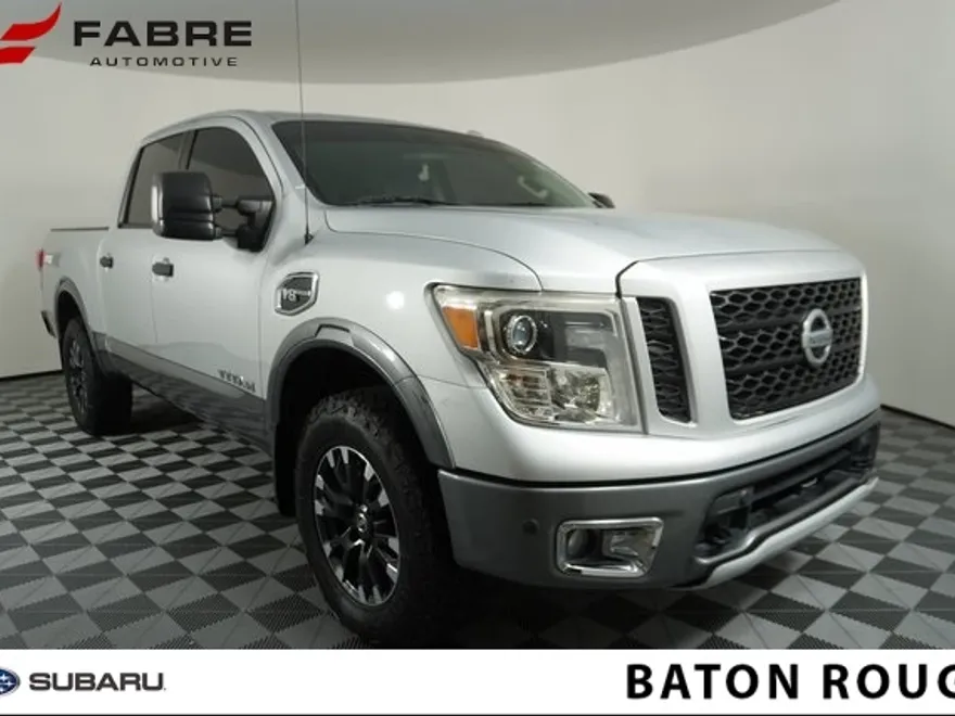 2017 Nissan Titan PRO-4X photo 1